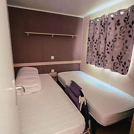 Spacious With Furnished Terrace Domek alpejski Fréjus