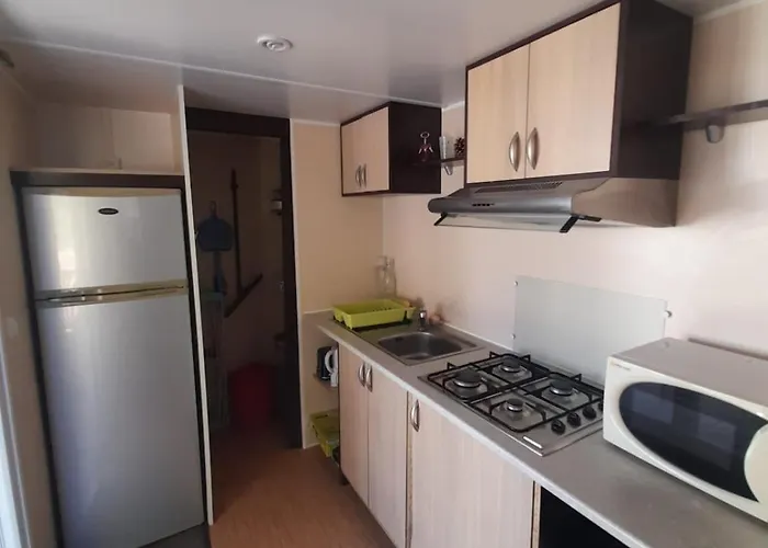 샬레 Spacious With Furnished Terrace Fréjus