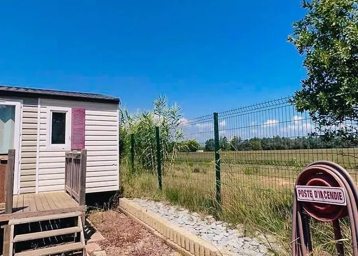 샬레 Spacious With Furnished Terrace