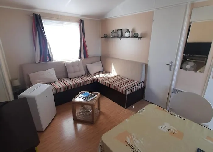 Spacious With Furnished Terrace 샬레 *