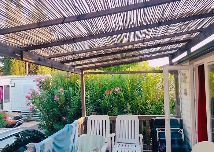 Spacious With Furnished Terrace Fréjus