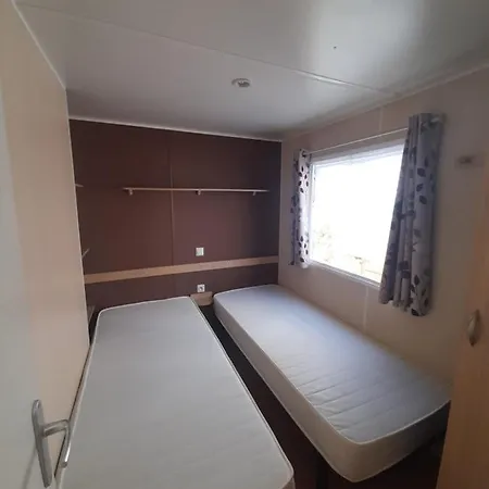 Spacious With Furnished Terrace * Fréjus