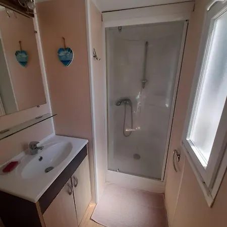 شاليه Spacious With Furnished Terrace Fréjus