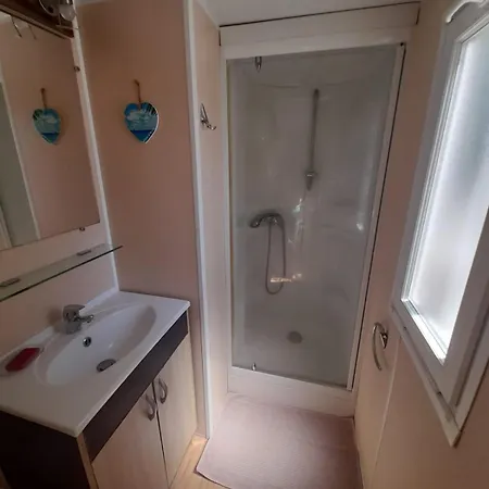 Spacious With Furnished Terrace شاليه Fréjus