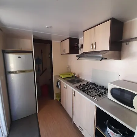 شاليه Spacious With Furnished Terrace Fréjus
