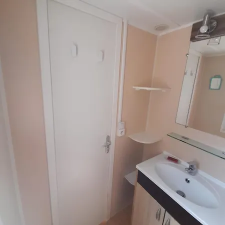 Spacious With Furnished Terrace * Fréjus