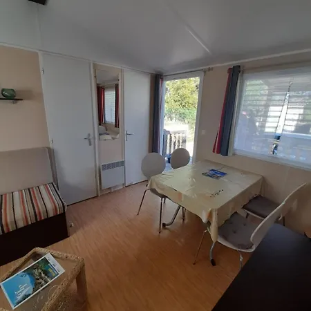 شاليه Spacious With Furnished Terrace Fréjus